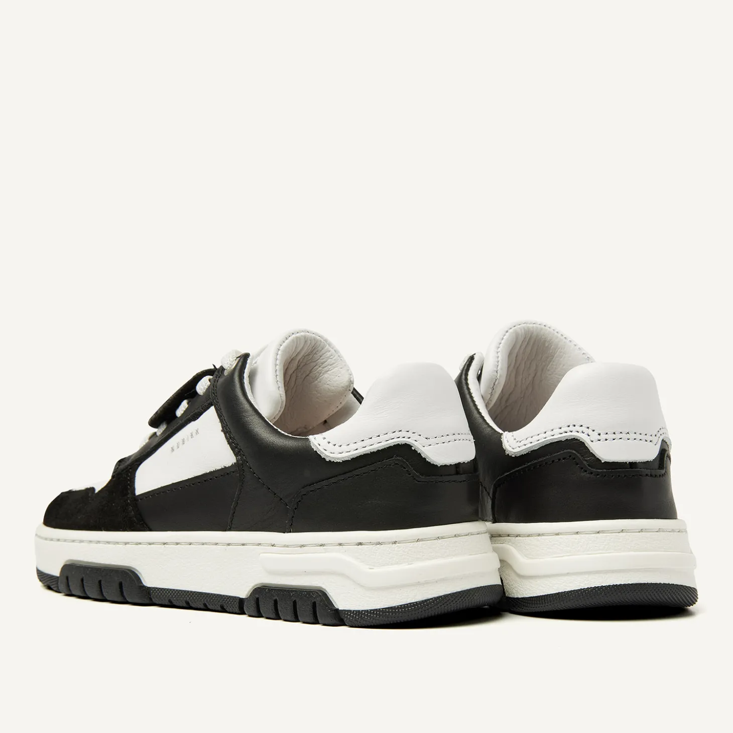 Basket Court JR Zwarte Witte Sneakers Voor Kids