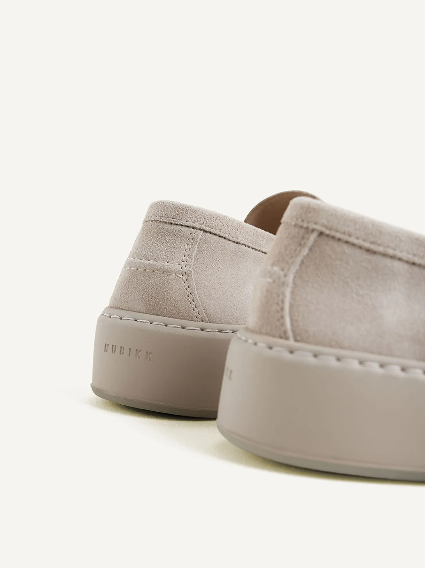 Jiro Mio Beige Suède Loafers Voor Heren