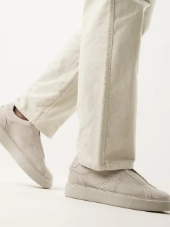 Vince Viggo Beige Suede Sneakers Voor Heren