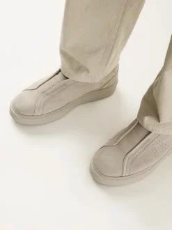 Vince Viggo Beige Suede Sneakers Voor Heren